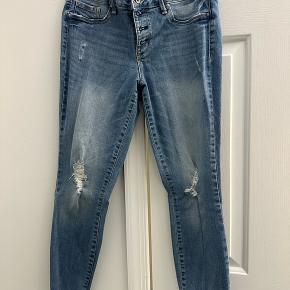 Jessica Simpson jeans in a stunning blue color with frayed ends, skinny fit - Picture 9 of 13